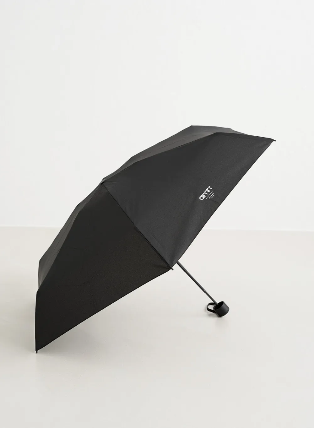 AIM’N Black Edge Pocket Umbrella
